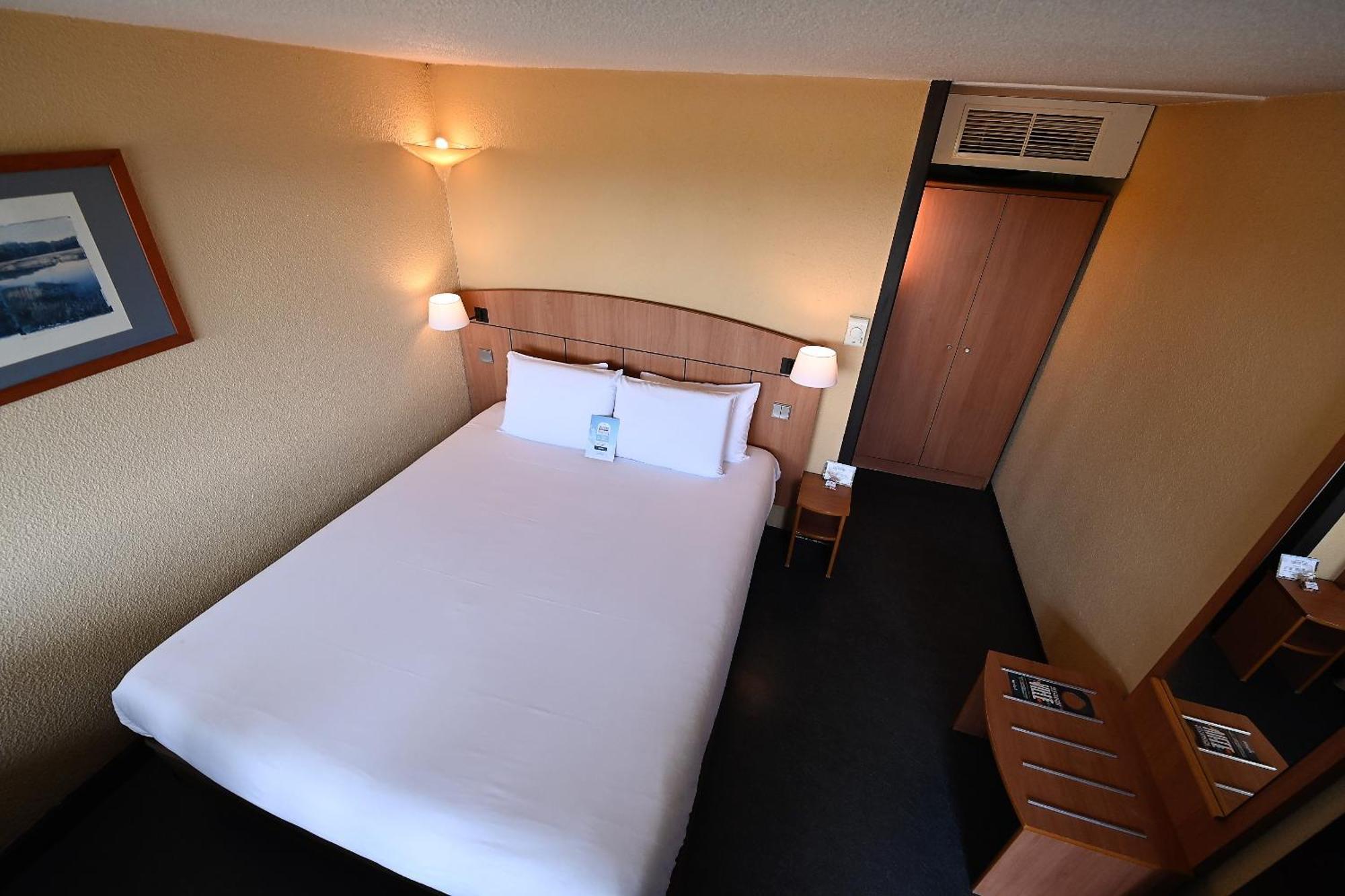 Kyriad Tarbes Odos Exterior foto